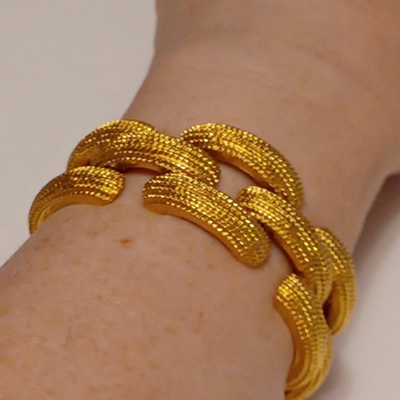 Rare Vintage Monet Tank Tread Chunky Gold Plated Bracelet - Picture 3 of 7